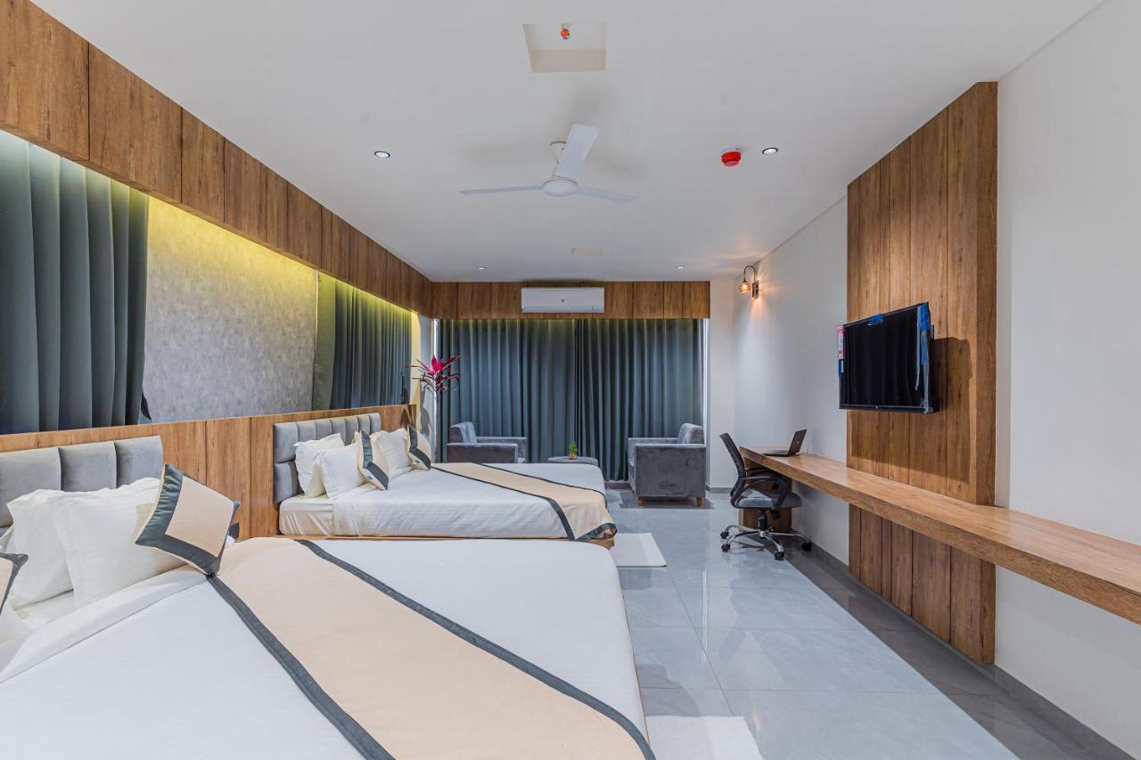 Hotel The Grand Heaven Gandhinagar Exterior foto