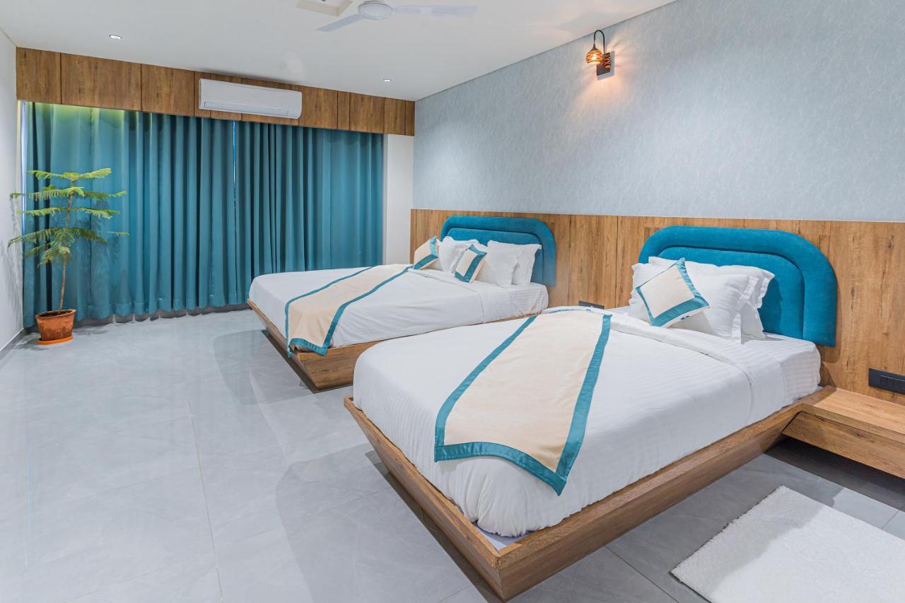 Hotel The Grand Heaven Gandhinagar Exterior foto